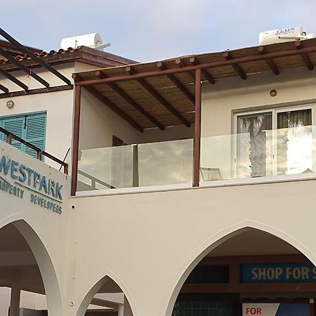 Poseidon'S Limnaria Apartment 파포스 객실 사진