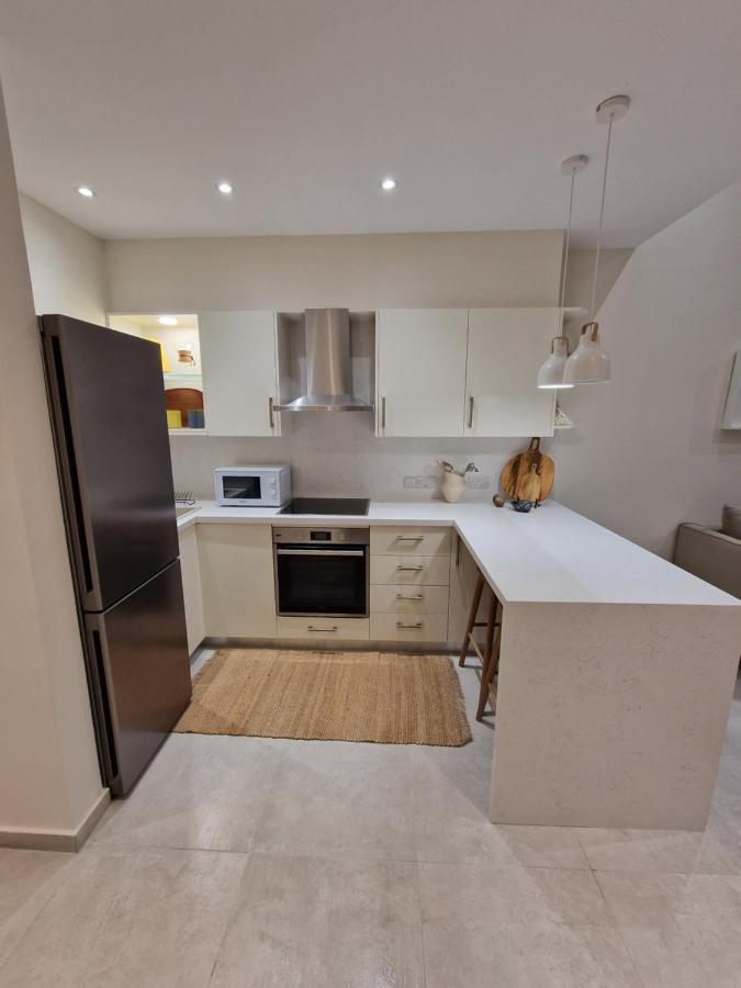 Poseidon'S Limnaria Apartment 파포스 외부 사진