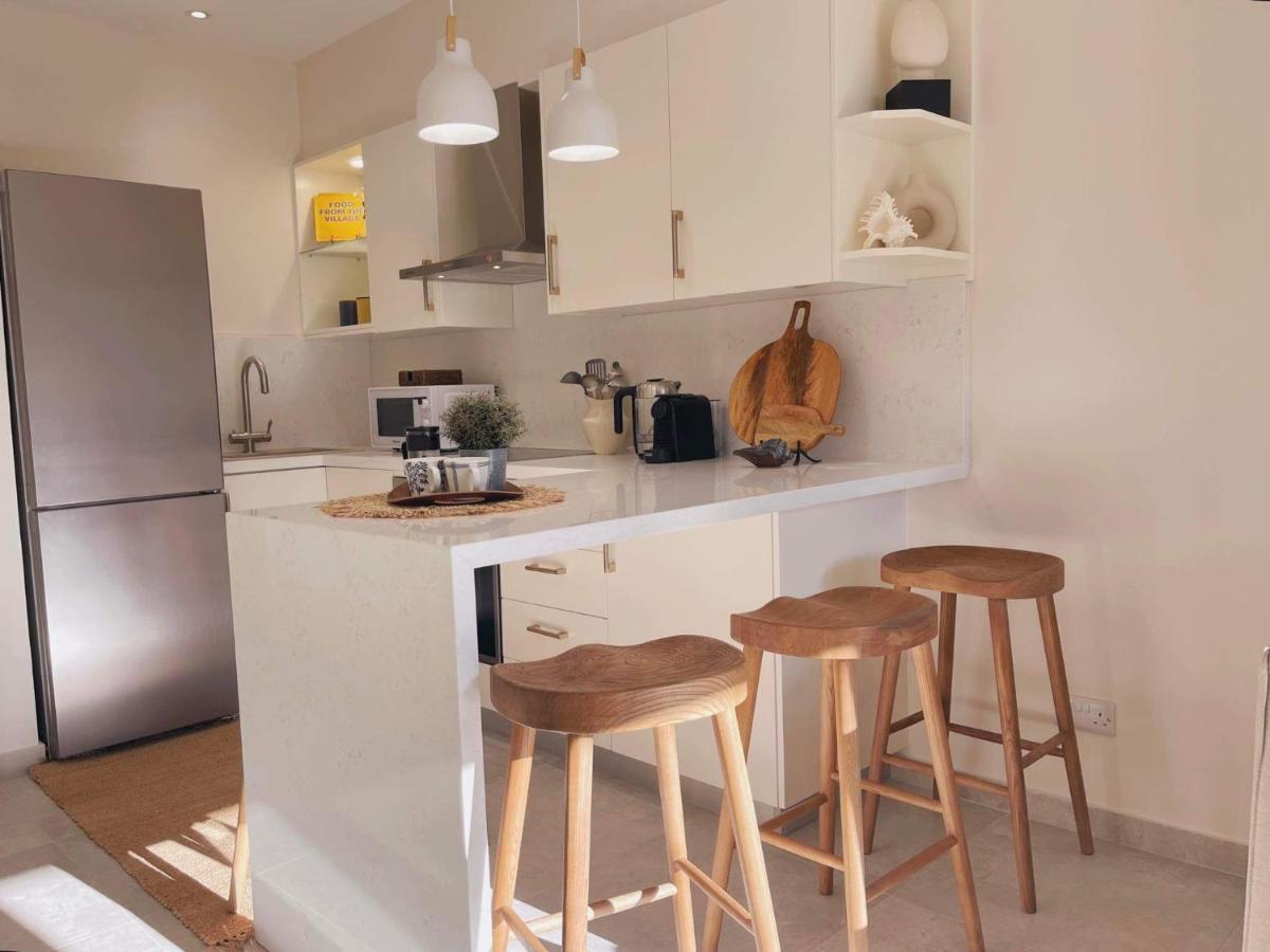 Poseidon'S Limnaria Apartment 파포스 외부 사진